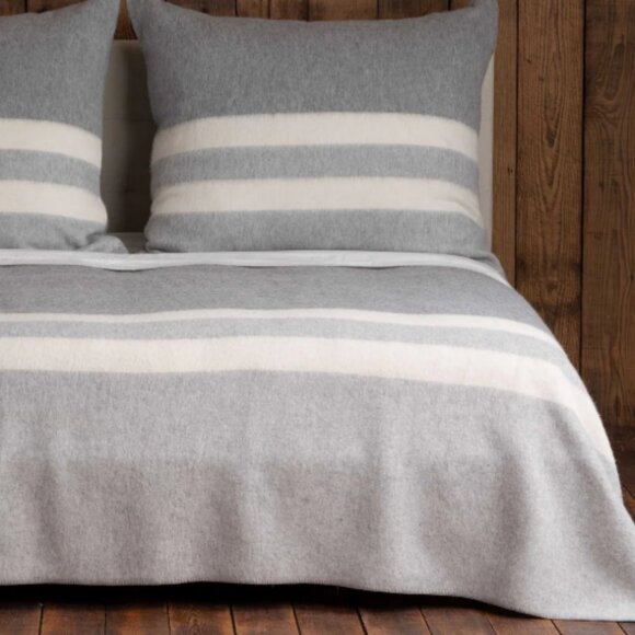 NEW $575 Alicia Adams Alpaca Field Throw Blanket Grey Cream Peru Fair Trade - Picture 2 of 4